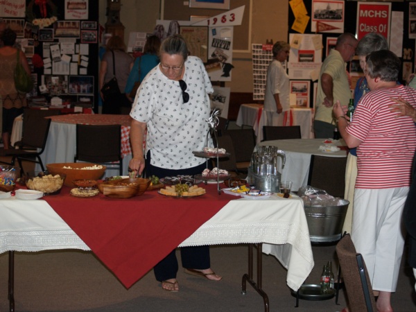 600x450 pixels (105K)