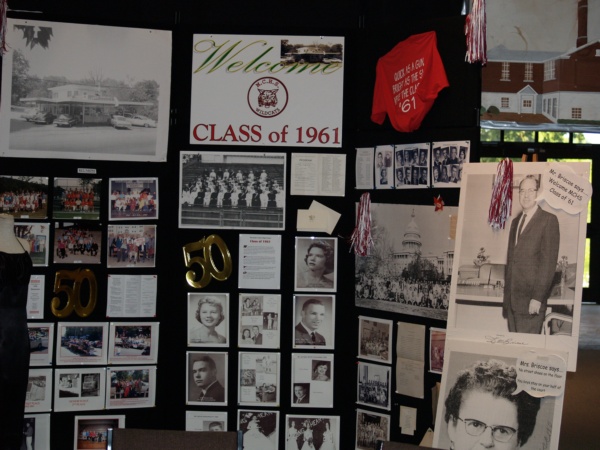 600x450 pixels (107K)